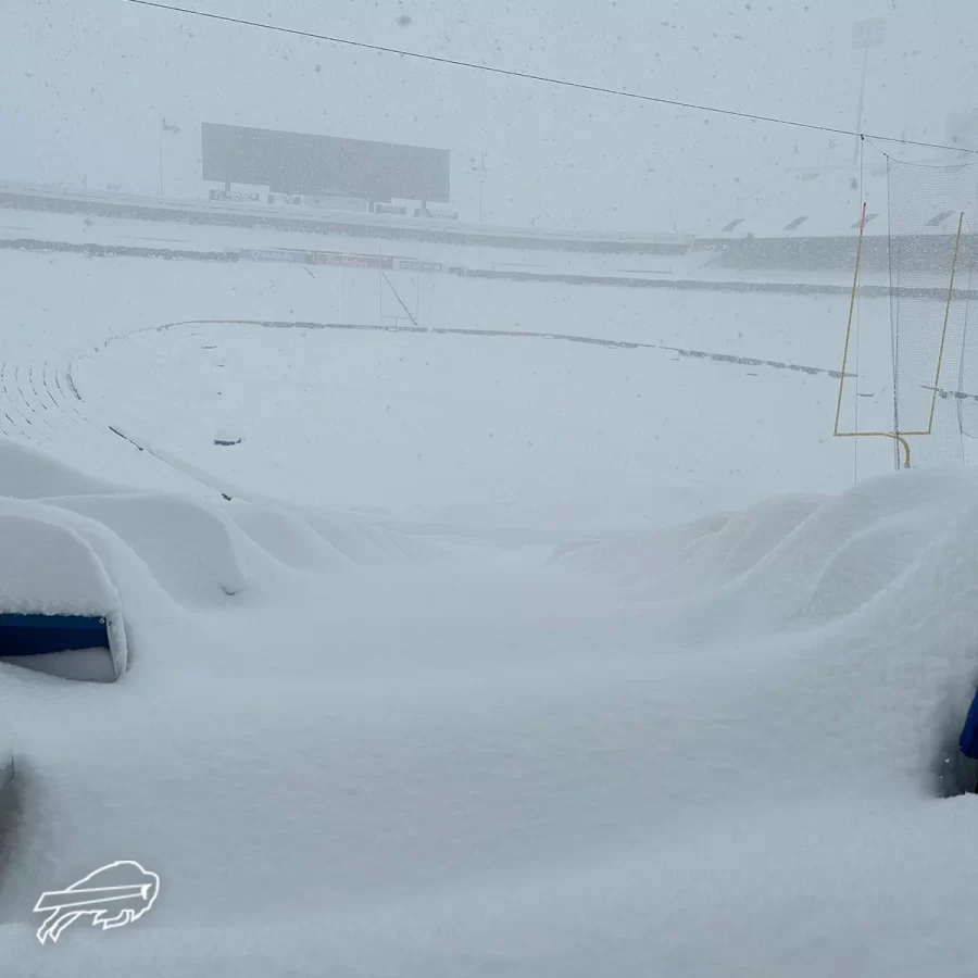 Record snowstorm moves Bills game to Detroit