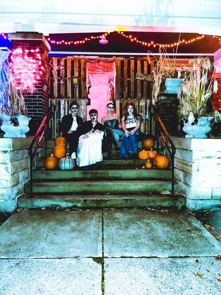 Outside of the Slocum Haunted House Cooper Slocum, Carter Slocum, Willow Bowen, and Ruthie Light pose for a picture. 