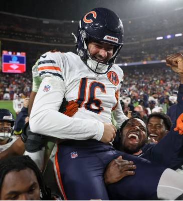 Chicago Bears win 25-24 in Monday night thriller vs Washington Commanders