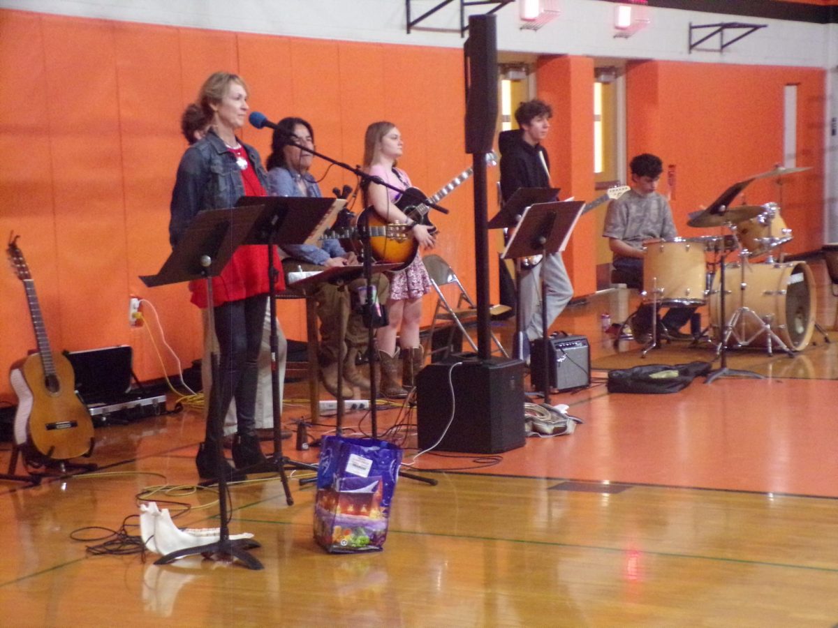 Salsa y Salsa Fiesta gives students an immersive educational experience